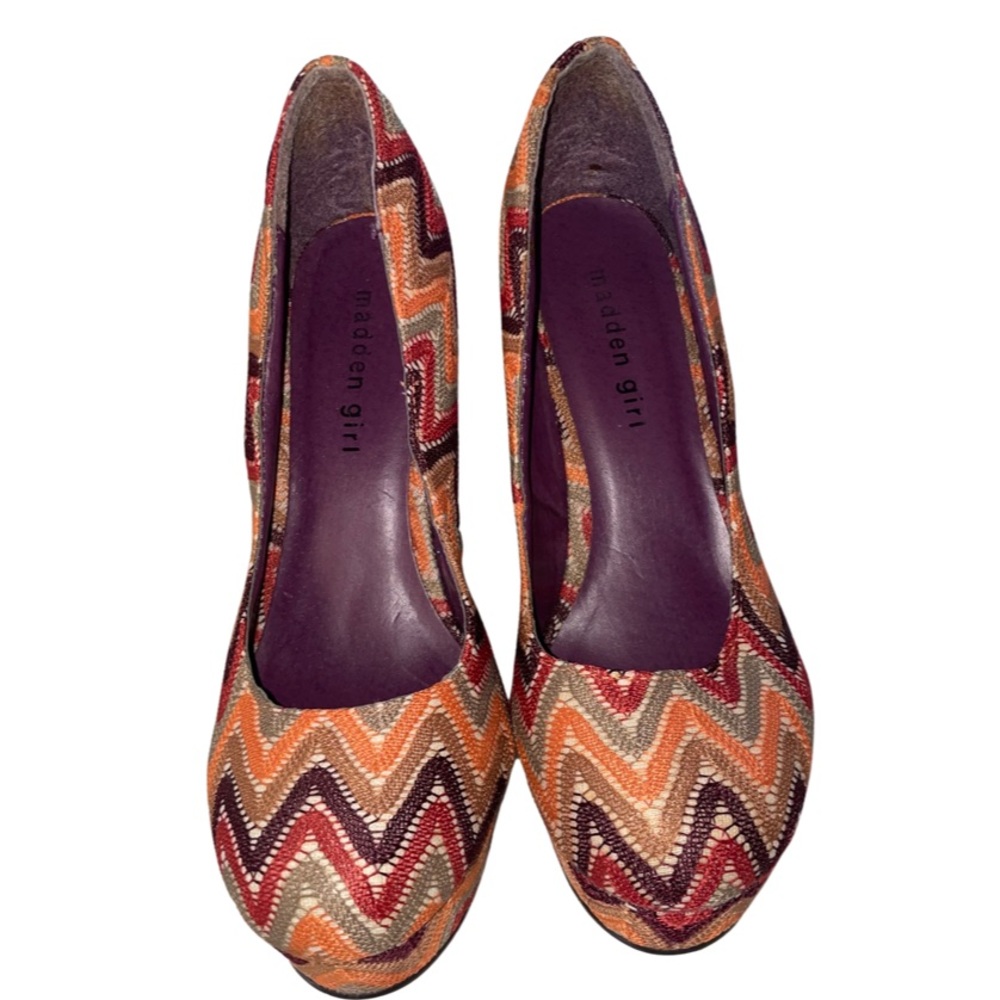 Madden Girl Earthy Toned Cheveron heels size 8